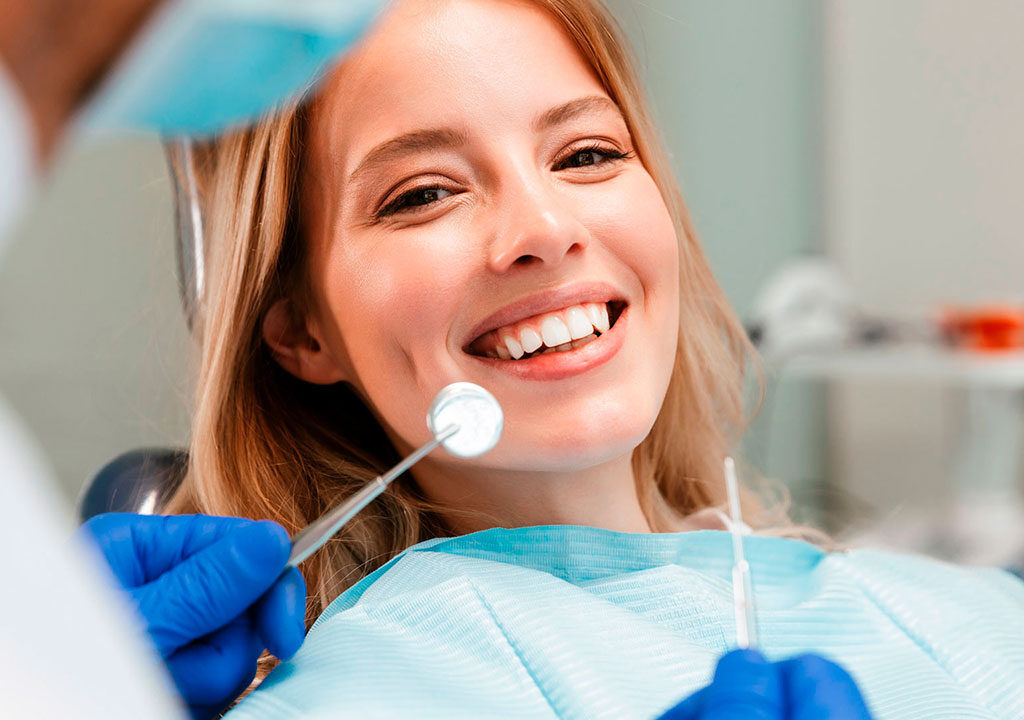 Mujer en el dentista