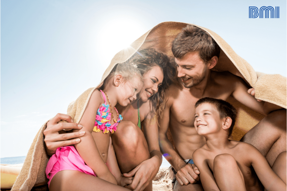 Familia cubierta del sol