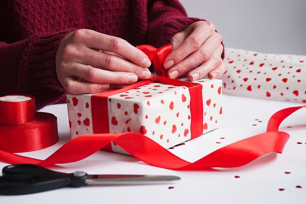 4. Entrega regalos hechos a mano