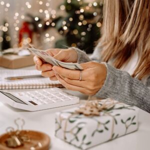 Cinco tips para optimizar el presupuesto de compras navideñas