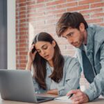 Personas evaluando Como salir de deudas rápidamente