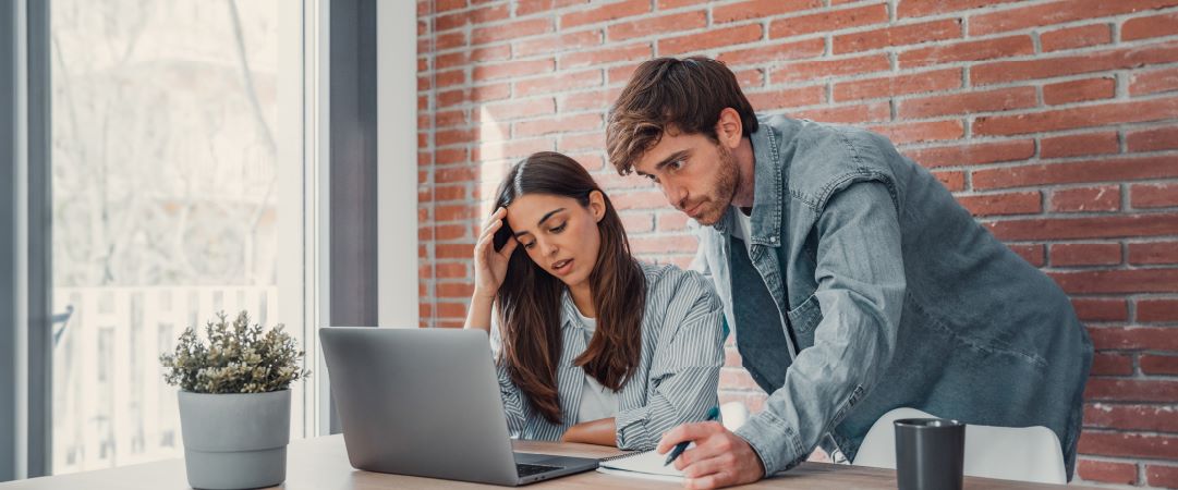 Personas evaluando Como salir de deudas rápidamente